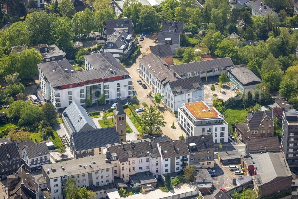 Heiligenhaus from above - School building of the Grundschule Schulstrasse in Heiligenhaus at Ruhrgebiet in the state North Rhine-Westphalia, Germany