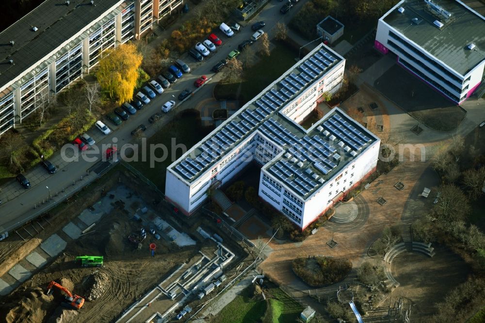 Aerial photograph Berlin - School building of the Grundschule on Teterower Ring in the district Kaulsdorf in Berlin, Germany