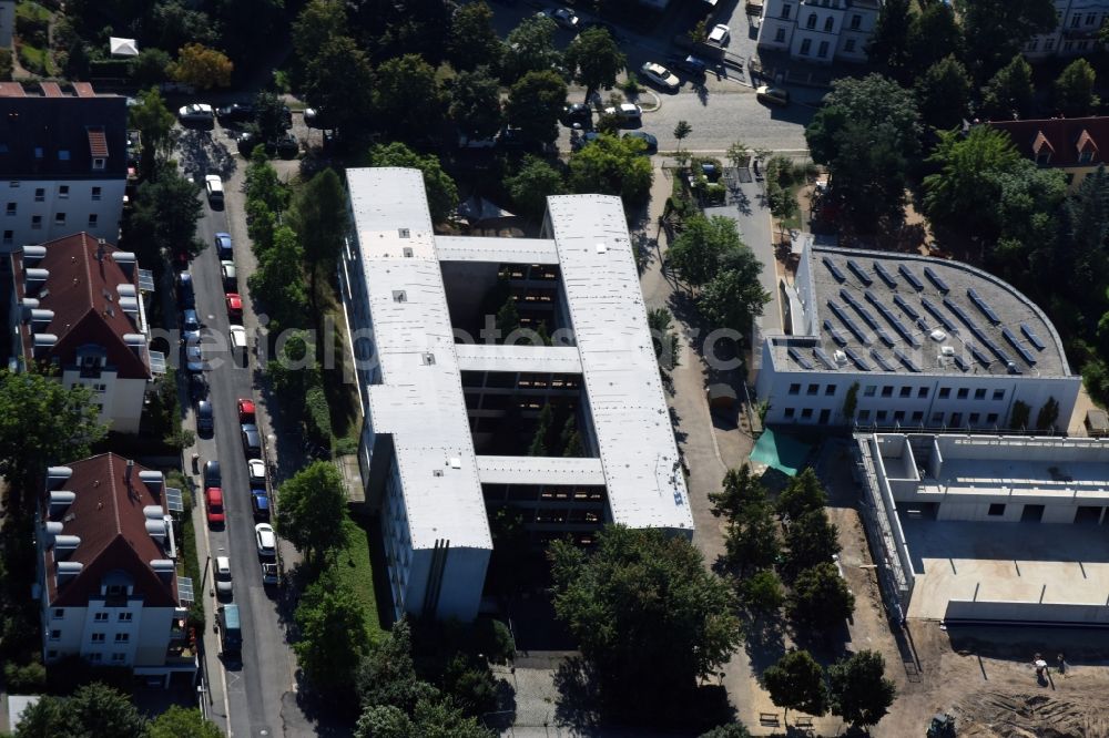 Dresden from above - School building of the 103. Grundschule Unterm Regenbogen in the Hohnsteiner Strasse in Dresden in the state Saxony