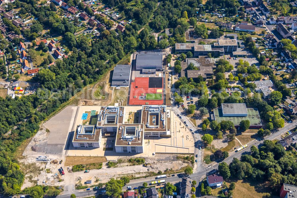 Aerial photograph Essen - School building of Gustav-Heinemann-Schule along the Schonnebeckhoefe in Essen at Ruhrgebiet in the state North Rhine-Westphalia, Germany