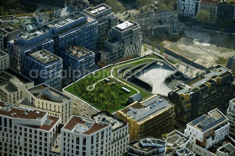 Aerial image Paris Boulogne-Billancourt - School building of the Gymnase Biodiversite on Rue Marcel Bontemps in Paris Boulogne-Billancourt in Ile-de-France, France