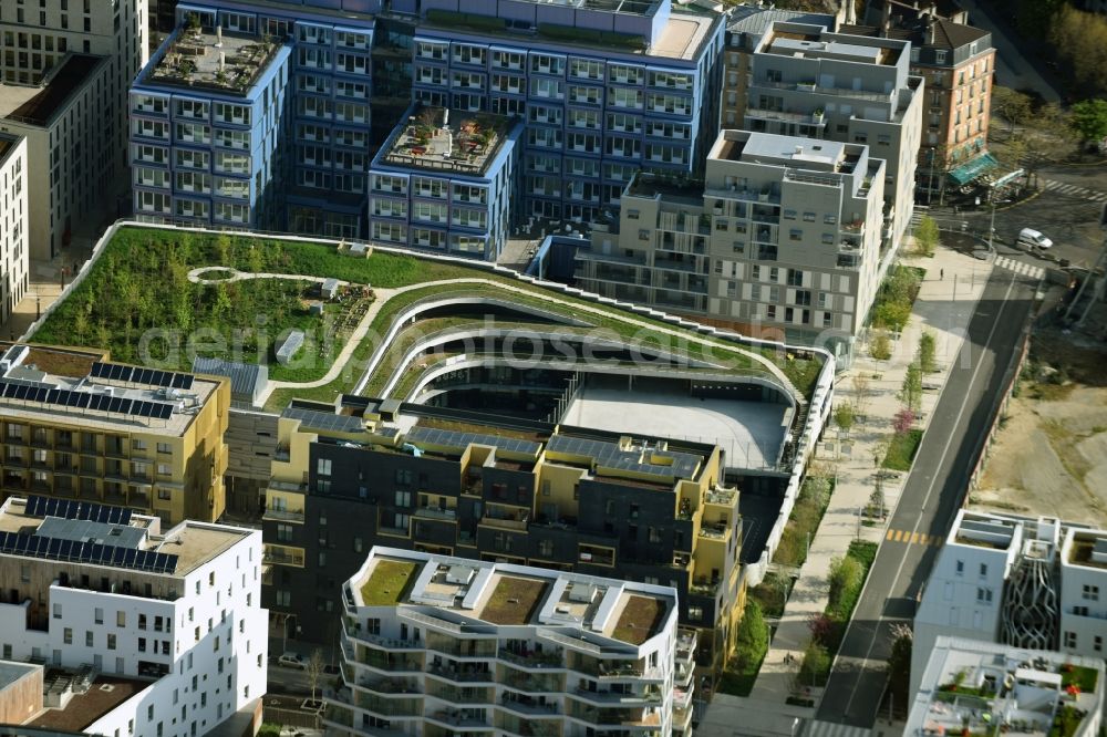 Paris Boulogne-Billancourt from above - School building of the Gymnase Biodiversite on Rue Marcel Bontemps in Paris Boulogne-Billancourt in Ile-de-France, France