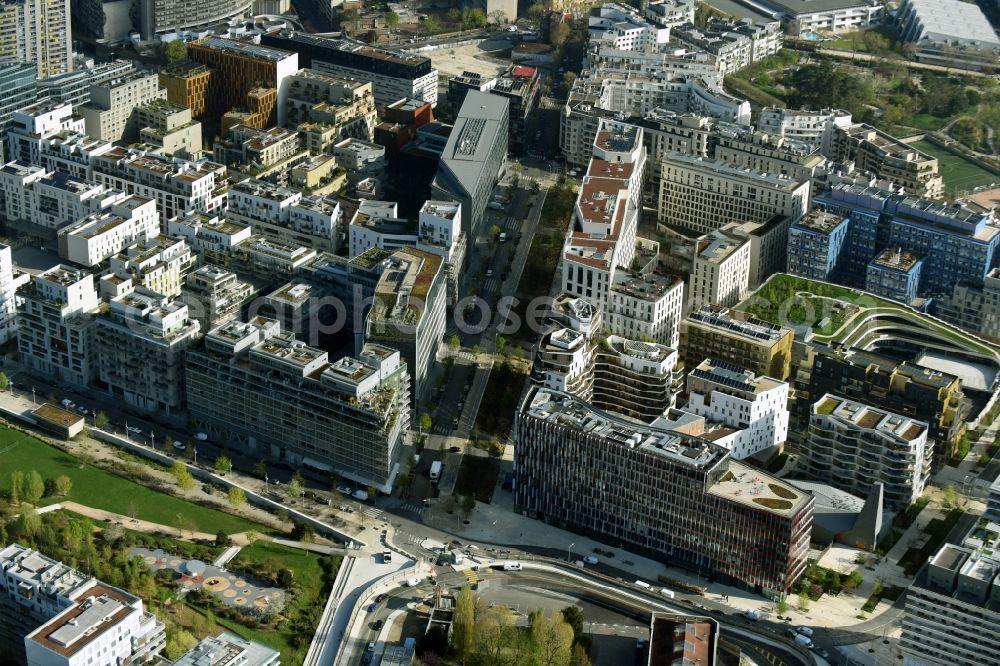 Aerial image Paris Boulogne-Billancourt - School building of the Gymnase Biodiversite on Rue Marcel Bontemps in Paris Boulogne-Billancourt in Ile-de-France, France