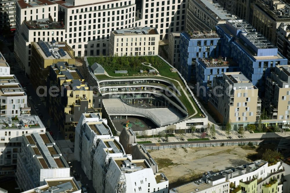 Aerial photograph Paris Boulogne-Billancourt - School building of the Gymnase Biodiversite on Rue Marcel Bontemps in Paris Boulogne-Billancourt in Ile-de-France, France