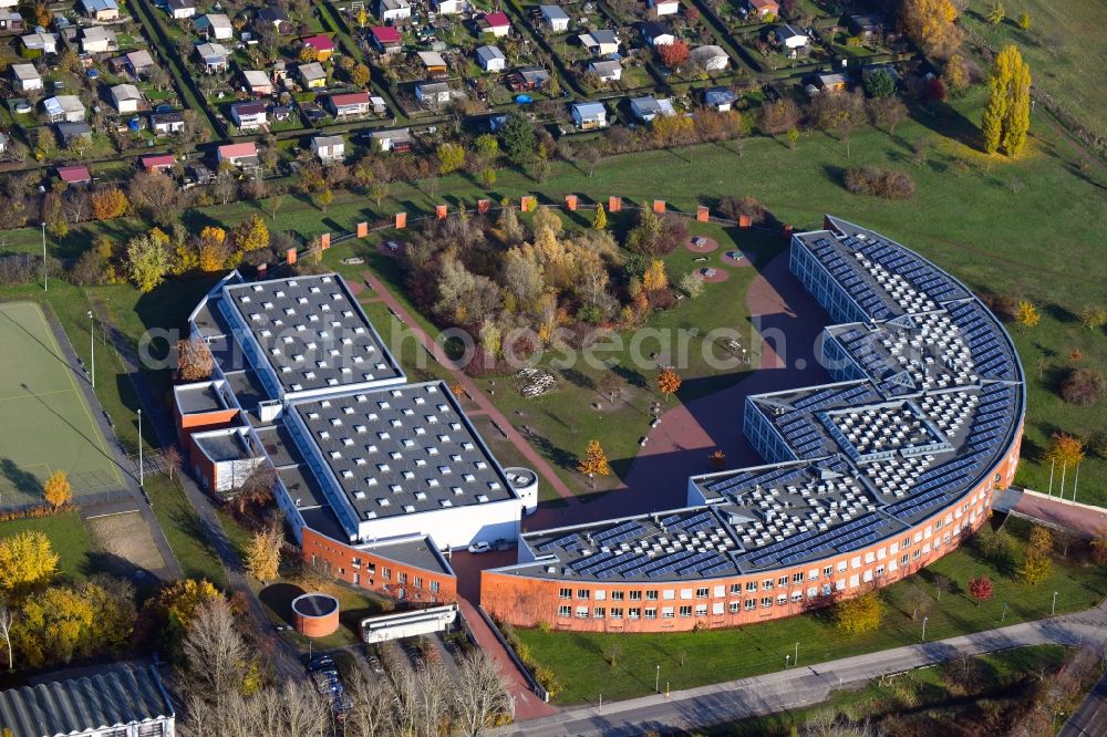 Berlin from the bird's eye view: School building of the Barnim-Gymnasium on Ahrensfelder Chaussee in the district Falkenberg in Berlin, Germany