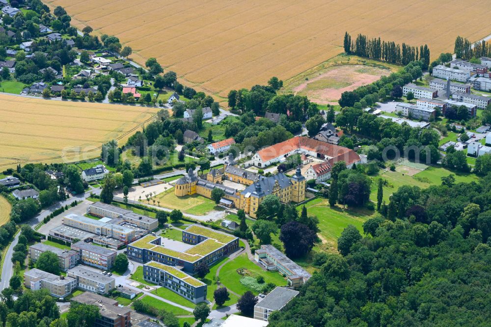 Aerial photograph Eringerfeld - School building of the on street Steinhauser Strasse in Eringerfeld in the state North Rhine-Westphalia, Germany