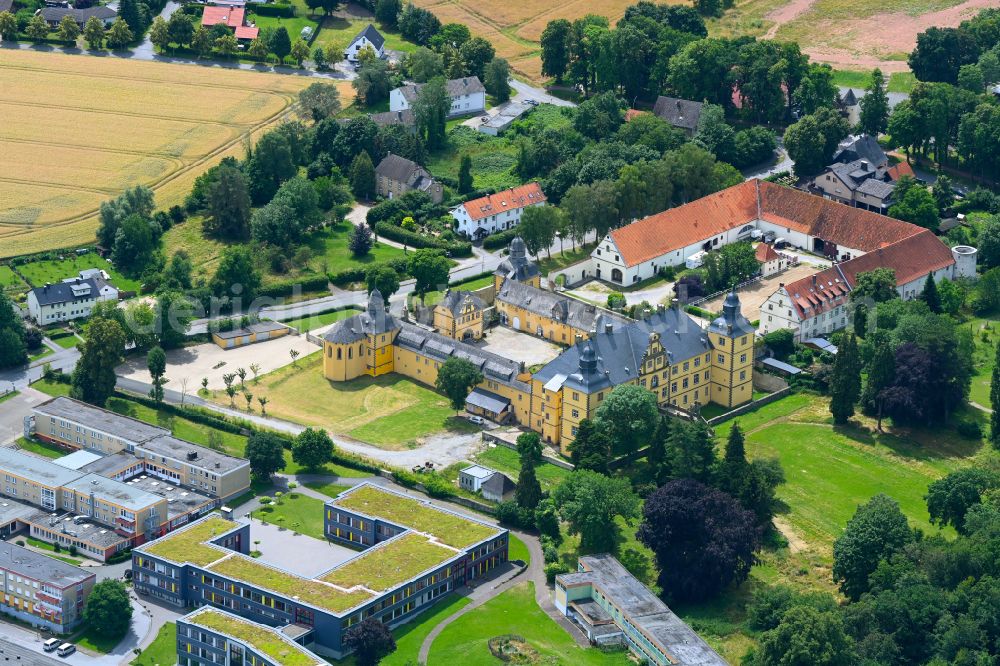 Eringerfeld from the bird's eye view: School building of the on street Steinhauser Strasse in Eringerfeld in the state North Rhine-Westphalia, Germany