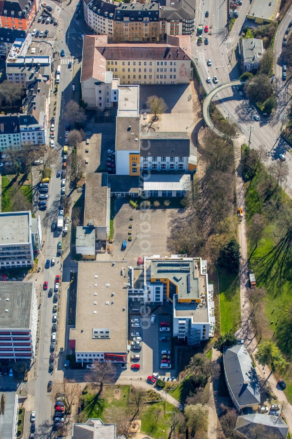 Aerial photograph Hagen - School building of the Fichte-Gymnasium Hagen in the district Dahl in Hagen in the state North Rhine-Westphalia