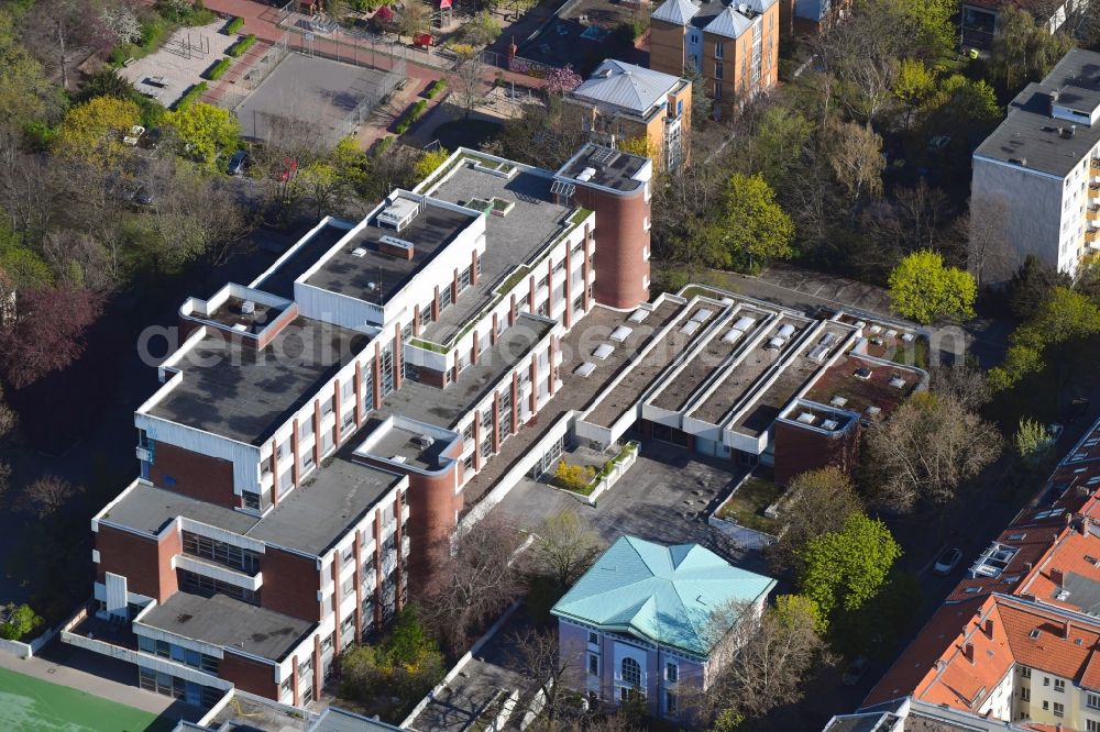 Berlin from the bird's eye view: School building of the Franzoesisches Gymnasium Berlin on Derfflingerstrasse in Berlin, Germany