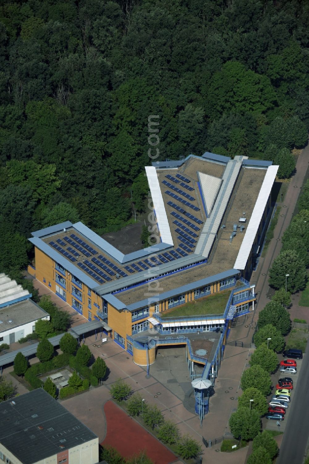 Aerial photograph Leipzig - School building of the Gymnasium Gustav-Hertz-Schule in Leipzig in the state Saxony