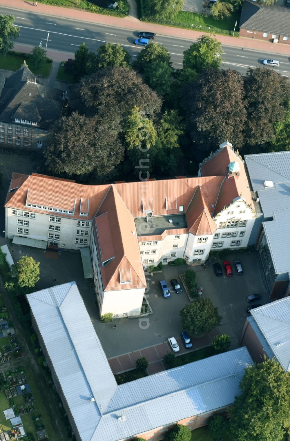 Aurich from the bird's eye view: School building of the Gymnasium Ulricianum Von-Jhering-Strasse in Aurich in the state Lower Saxony