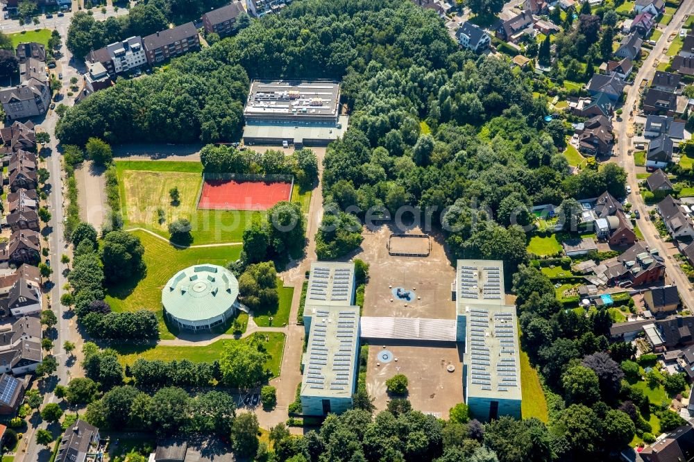 Aerial image Bottrop - School building of the Heinrich-Heine-Gymnasium in Bottrop in the state North Rhine-Westphalia