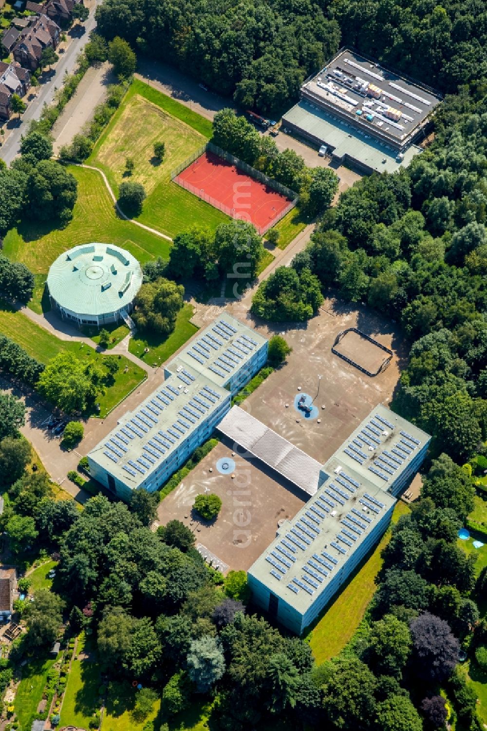 Aerial photograph Bottrop - School building of the Heinrich-Heine-Gymnasium in Bottrop in the state North Rhine-Westphalia