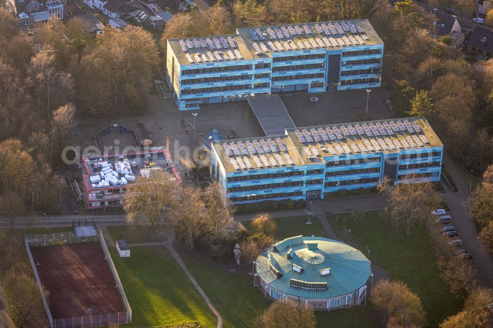 Aerial photograph Bottrop - School building of the Heinrich-Heine-Gymnasium in Bottrop in the state North Rhine-Westphalia