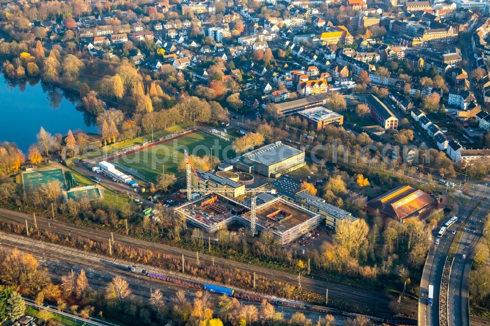 Aerial photograph Gladbeck - School building of the Heisenberg Gymnasium on Konrad-Adenauer-Allee in Gladbeck in the state North Rhine-Westphalia, Germany