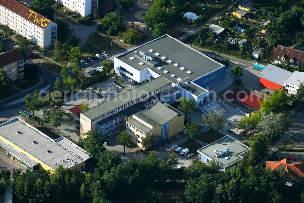 Teltow from the bird's eye view: School building of the Immanuel-Kant-Gymnasium on Liselotte-Herrmann-Strasse in Teltow in the state Brandenburg, Germany