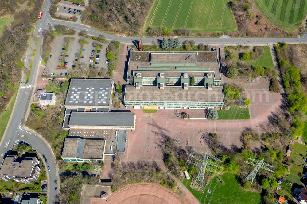 Hattingen from the bird's eye view: School building of the on Lindstockstrasse in the district Holthausen in Hattingen in the state North Rhine-Westphalia