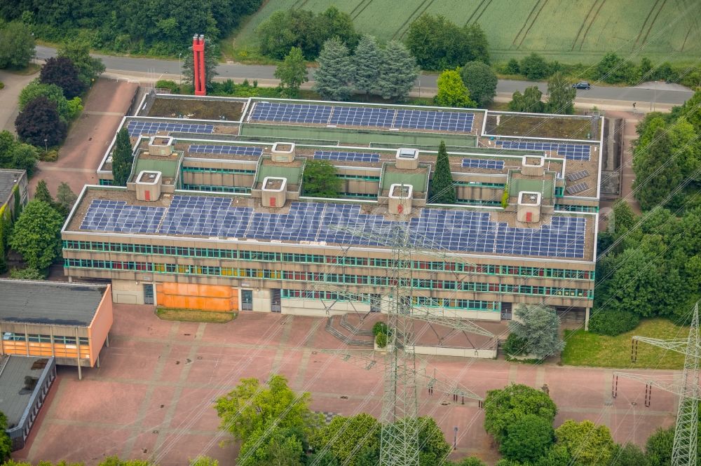 Aerial photograph Hattingen - School building of the on Lindstockstrasse in the district Holthausen in Hattingen in the state North Rhine-Westphalia