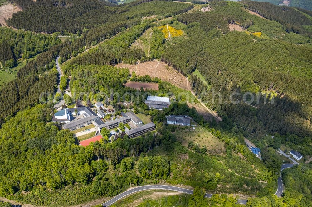 Lennestadt from above - School building of the Wolfgang Gerbere school of the Gymnasium Maria Koenigin and the building complex of the Jugendhof Pallotti Lennestadt on Missionshaus in the district Altenhundem in Lennestadt in the state North Rhine-Westphalia, Germany