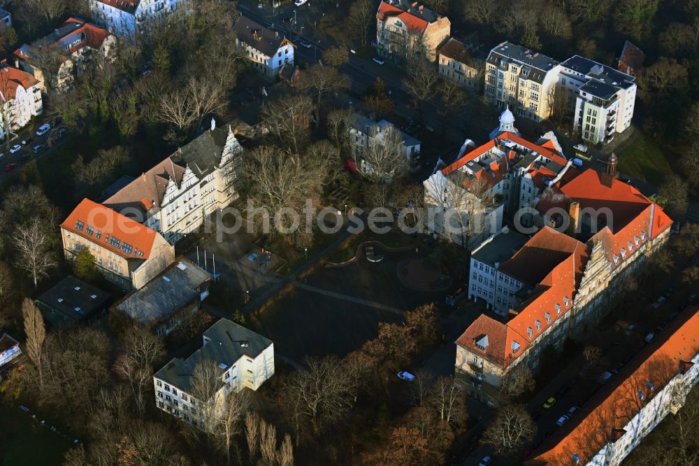 Aerial image Berlin - School building of the Max-Delbrueck-Gymnasium on Kuckhoffstrasse in the district Niederschoenhausen in Berlin, Germany