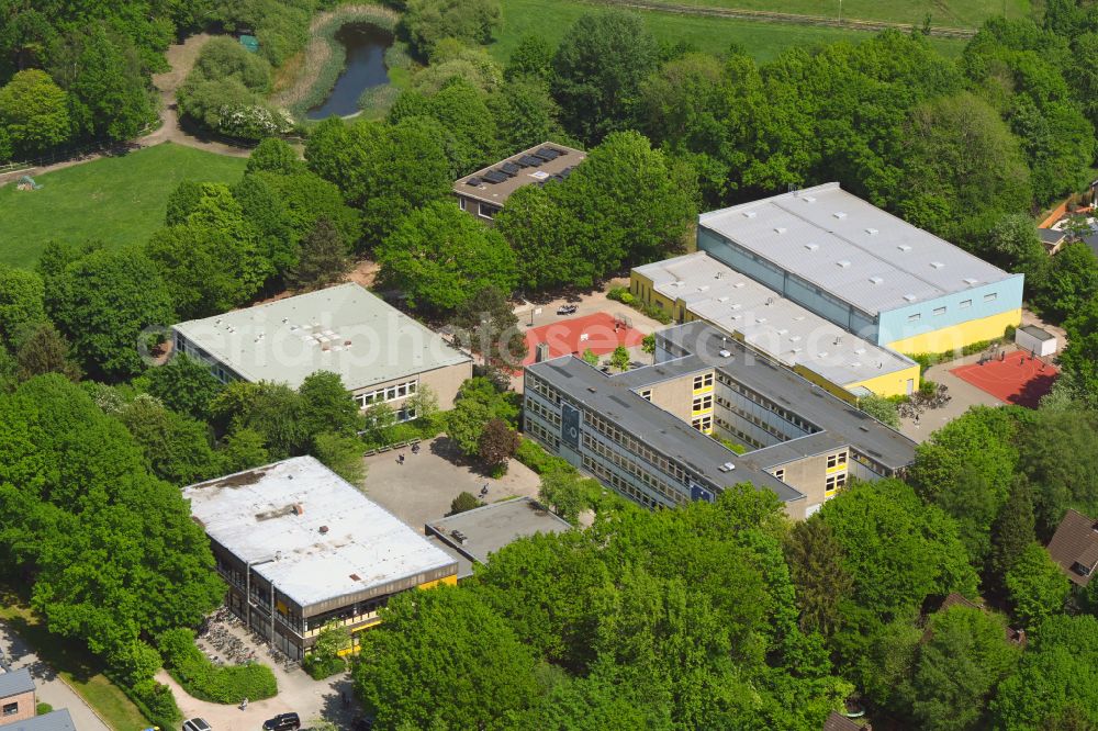 Hamburg from the bird's eye view: School building of the on street Sthamerstrasse in the district Ohlstedt in Hamburg, Germany