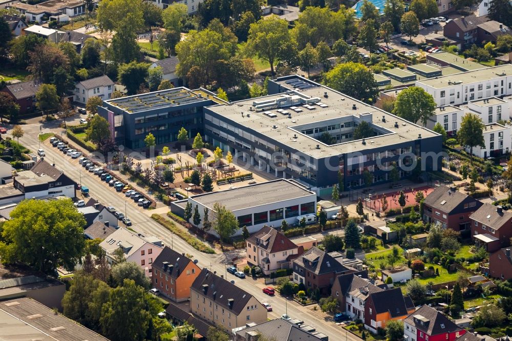 Aerial image Dinslaken - School building of the Otto-Hahn-Gymnasium on Hagenstrasse in Dinslaken in the state North Rhine-Westphalia, Germany