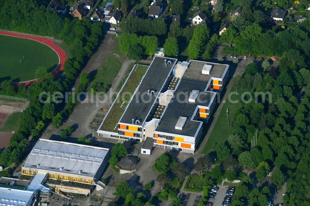 Glinde from above - School building of the Soenke-Nissen-Gemeinschaftsschule on Oher Weg in Glinde in the state Schleswig-Holstein, Germany