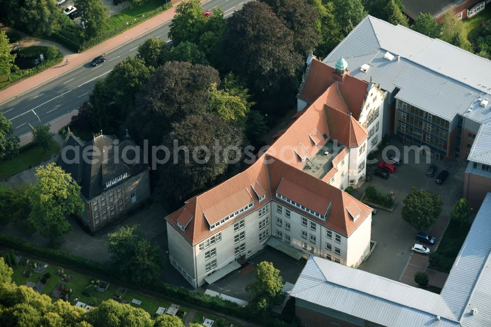 Aerial image Aurich - School building of the Gymnasium Ulricianum Von-Jhering-Strasse near the cemetery in Aurich in the state Lower Saxony