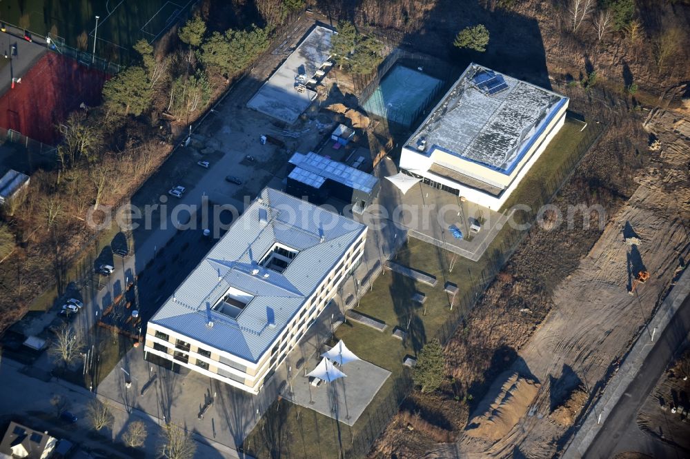 Aerial image Stahnsdorf - School building of the Vicco-von-Buelow-Gymnasium Heinrich-Zille-Strasse in Stahnsdorf in the state Brandenburg