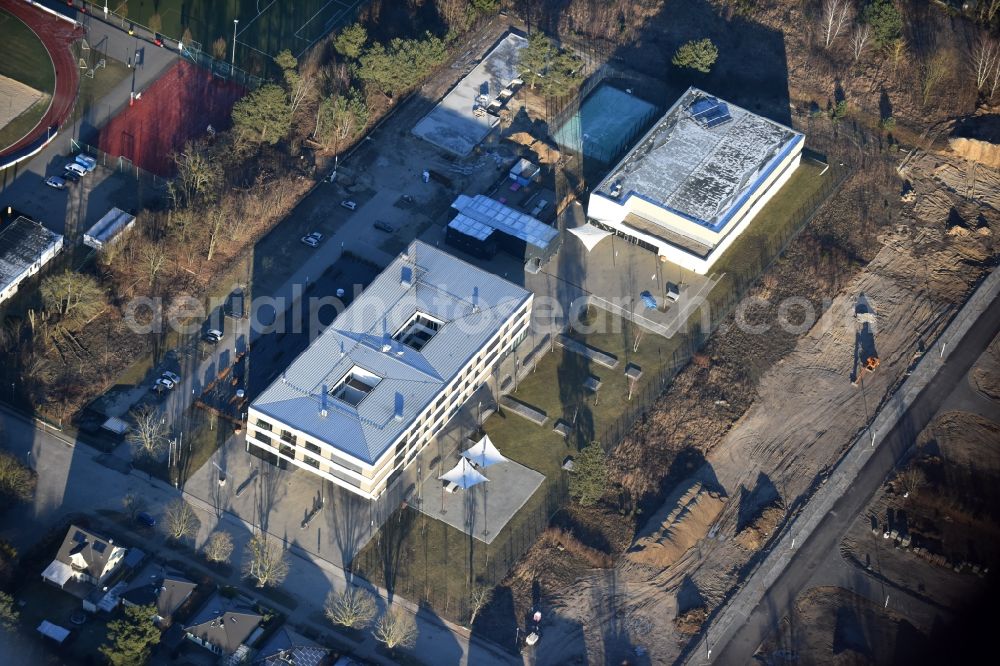 Aerial photograph Stahnsdorf - School building of the Vicco-von-Buelow-Gymnasium Heinrich-Zille-Strasse in Stahnsdorf in the state Brandenburg