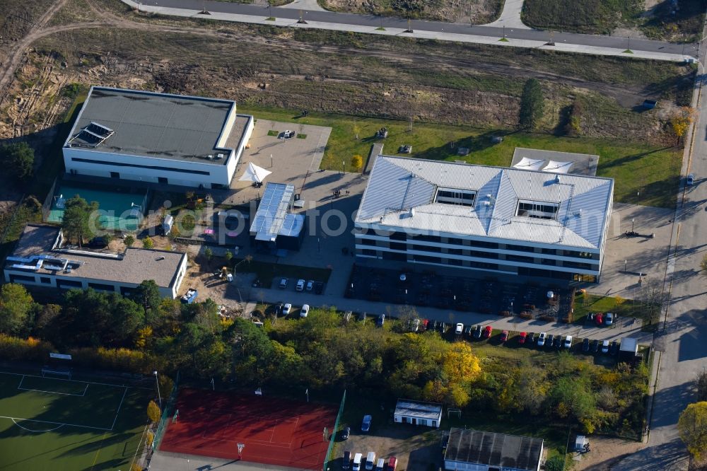 Aerial photograph Stahnsdorf - School building of the Vicco-von-Buelow-Gymnasium Heinrich-Zille-Strasse in Stahnsdorf in the state Brandenburg