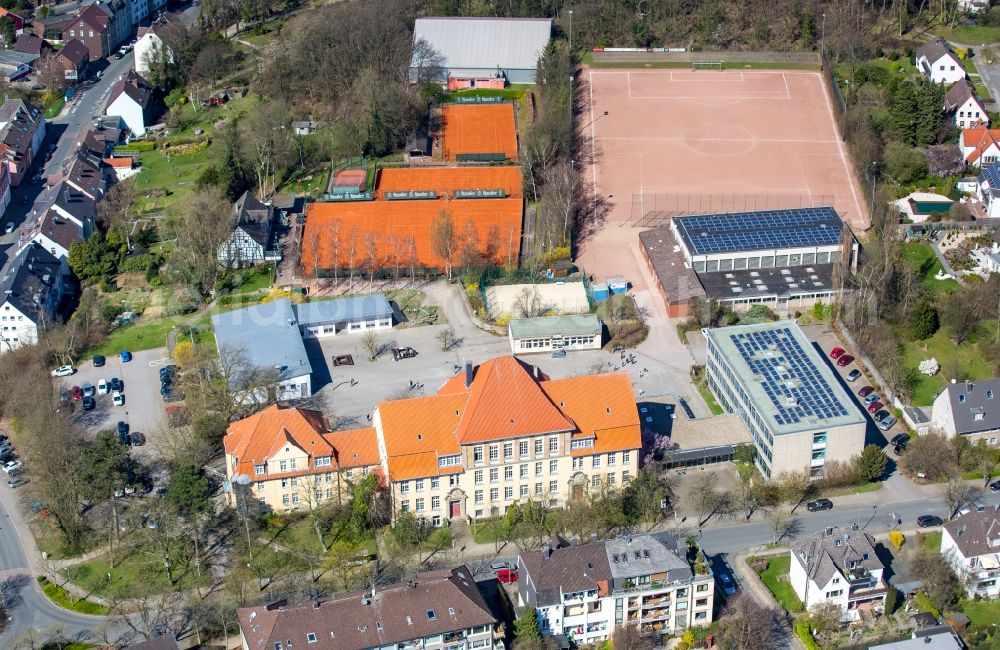 Hattingen from the bird's eye view: School building of the Waldstrasse in the district Suensbruch in Hattingen in the state North Rhine-Westphalia