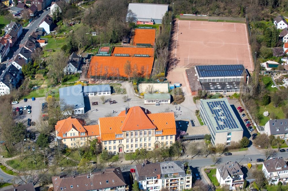 Aerial image Hattingen - School building of the Waldstrasse in the district Suensbruch in Hattingen in the state North Rhine-Westphalia