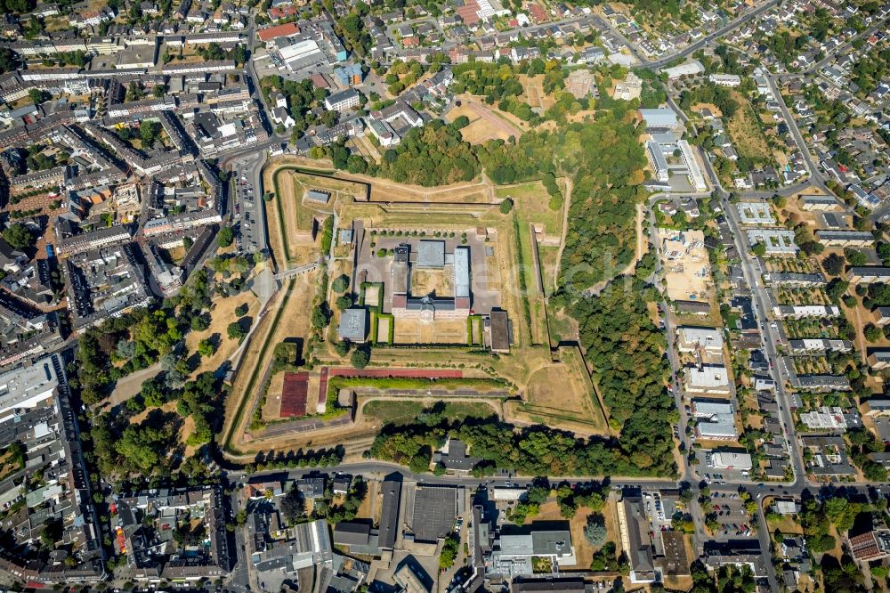 Aerial image Jülich - School building of the Gymnasium Zitadelle Juelich in Juelich in the state North Rhine-Westphalia, Germany