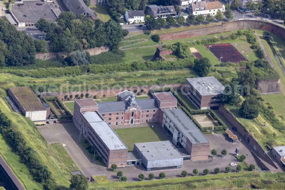 Aerial photograph Jülich - School building of the Gymnasium Zitadelle Juelich in Juelich in the state North Rhine-Westphalia, Germany