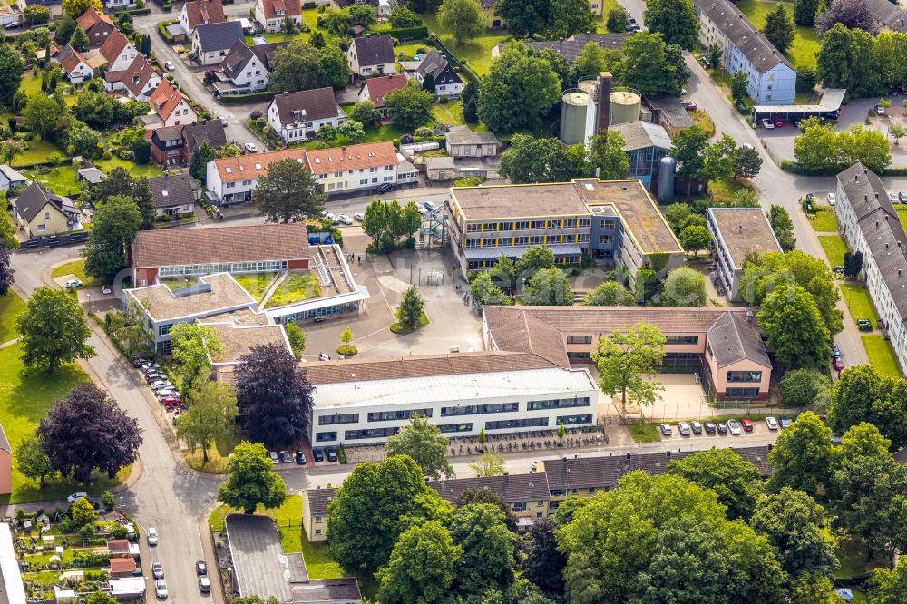 Soest from above - School building of the Hannah-Arendt Gesamtschule on street Canadischer Weg in Soest in the state North Rhine-Westphalia, Germany