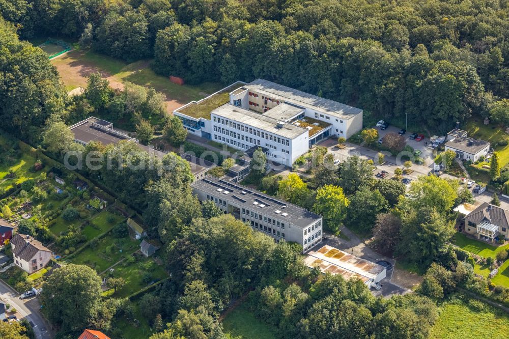 Aerial photograph Ennepetal - School building of the Hauptschule Friedenshoehe on Friedenshoehe in Ennepetal in the state North Rhine-Westphalia, Germany