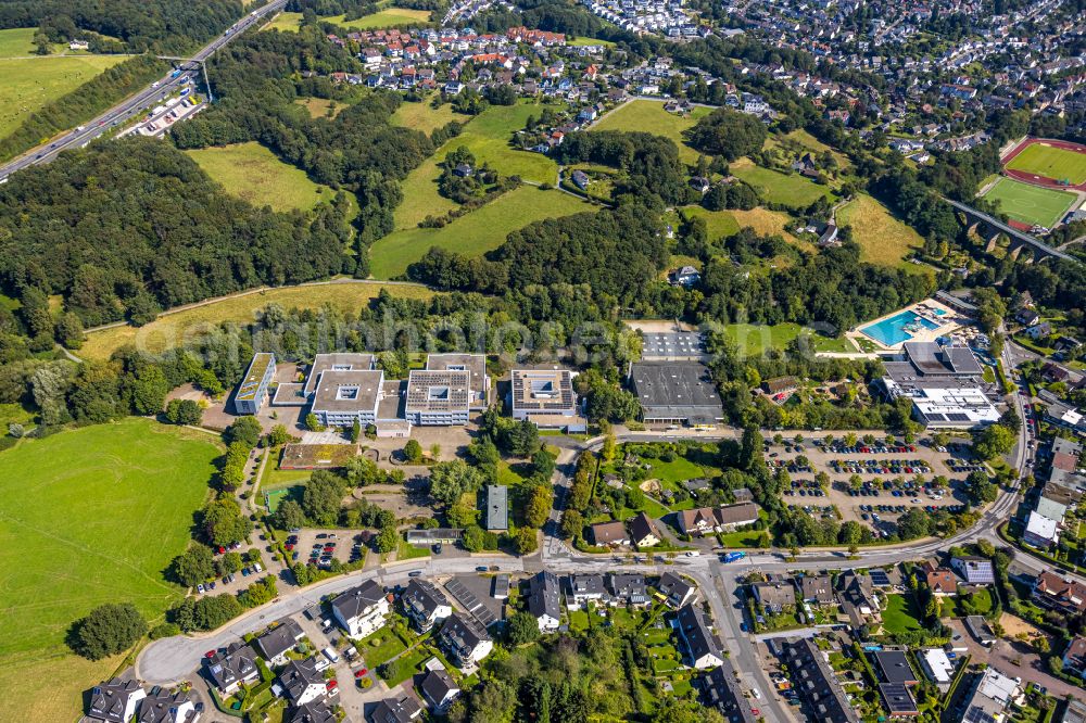 Aerial photograph Gevelsberg - School building of the Hauptschule Gevelsberg and of Staedtischen Gymnasium Gevelsberg Am Hofe in Gevelsberg in the state North Rhine-Westphalia, Germany