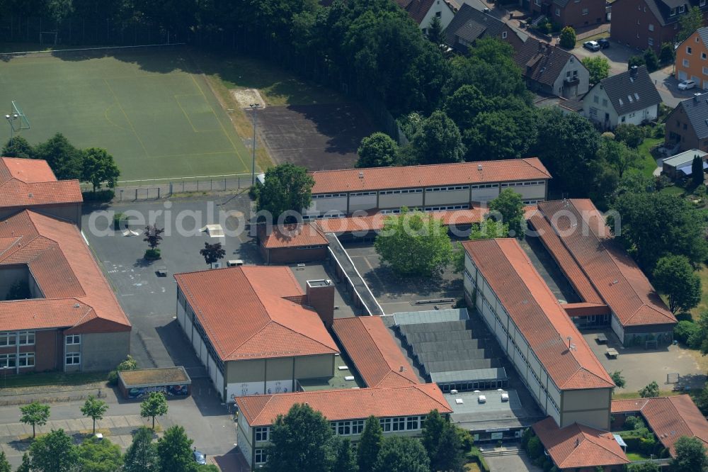 Garbsen from the bird's eye view: School building of the Hauptschule Nikolaus Kopernikus in Garbsen in the state Lower Saxony