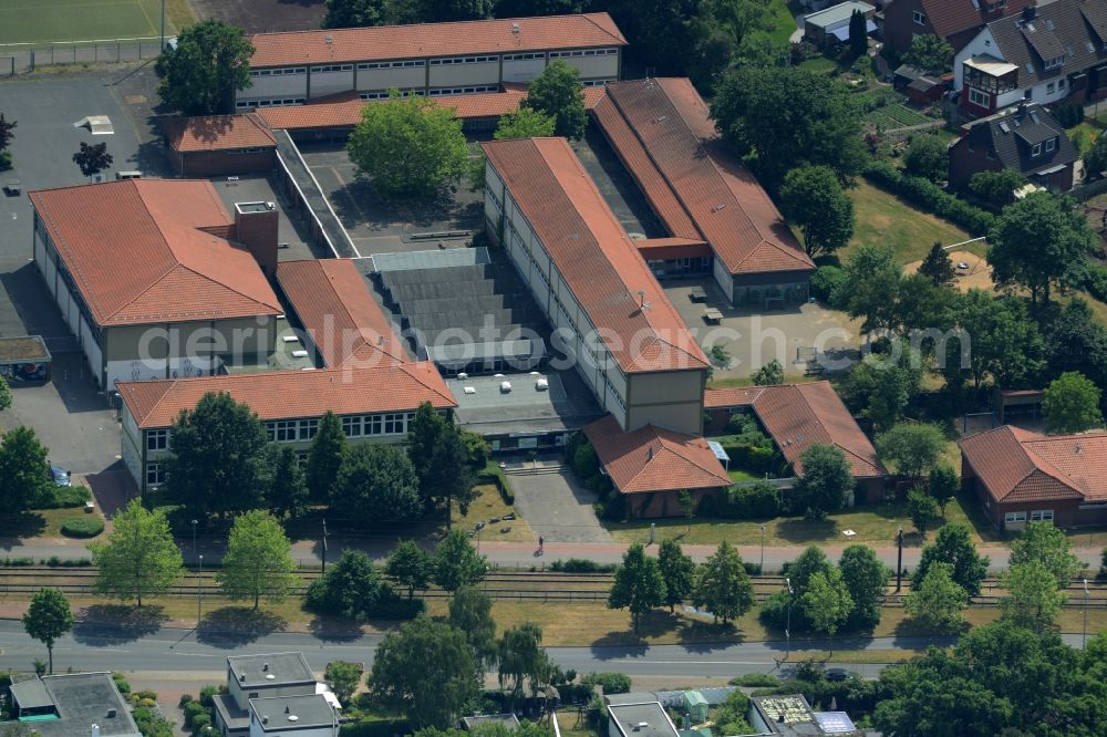 Aerial image Garbsen - School building of the Hauptschule Nikolaus Kopernikus in Garbsen in the state Lower Saxony