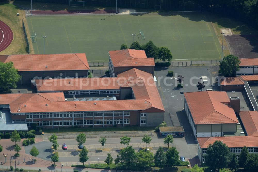 Garbsen from above - School building of the Hauptschule Nikolaus Kopernikus in Garbsen in the state Lower Saxony