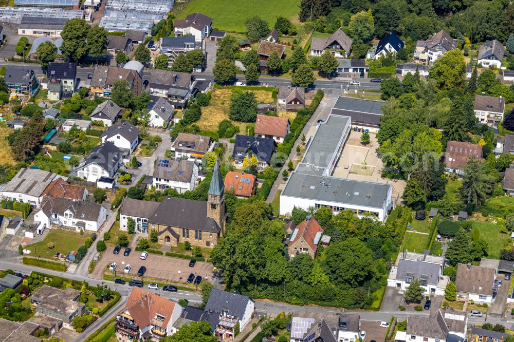 Aerial image Dortmund - School building of the Hoechstener Grundschule on street Luehrmannstrasse in the district Hoechsten in Dortmund at Ruhrgebiet in the state North Rhine-Westphalia, Germany