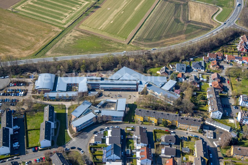 Aerial photograph Werl - School building of the Hedwig-Dransfeld-Schule on street Buchenweg in Werl at Ruhrgebiet in the state North Rhine-Westphalia, Germany