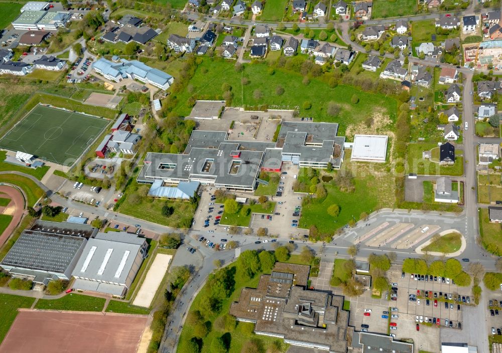 Brilon from the bird's eye view: School building of the Heinrich-Luebke-Schule and das Berufskolleg fuer Wirtschaft and Verwaltung of Hochsauerlandkreises Zur Jakobuslinde in Brilon in the state North Rhine-Westphalia, Germany