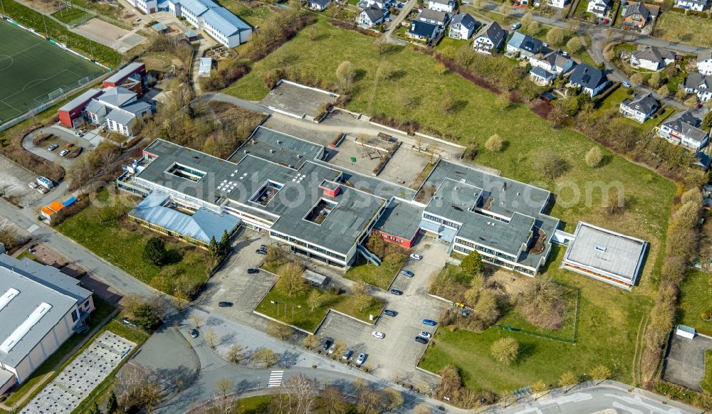 Aerial photograph Brilon - School building of the Heinrich-Luebke-Schule and the Gymnasium Petrinum Brilon Zur Jakobuslinde in Brilon in the state North Rhine-Westphalia, Germany