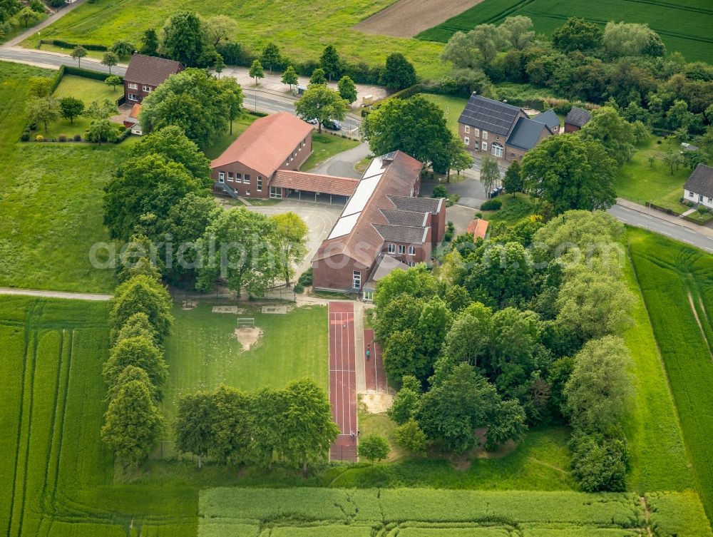 Hamm from above - School building of the Hellwegschule on Fischerstrasse in Hamm in the state North Rhine-Westphalia, Germany