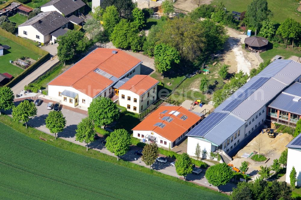 Siegenburg from the bird's eye view: School building of the Herzog-Albrecht Schule in Siegenburg in the state Bavaria, Germany