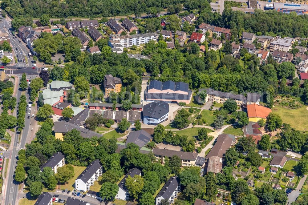 Herne from the bird's eye view: School building of the Hiberniaschule Herne on Holsterhauser Strasse in Herne in the state North Rhine-Westphalia, Germany