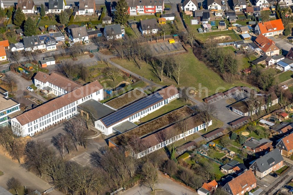 Aerial photograph Bönen - School building of the Humboldt-Realschule on Billy-Montigny-Platz in Boenen in the state North Rhine-Westphalia, Germany