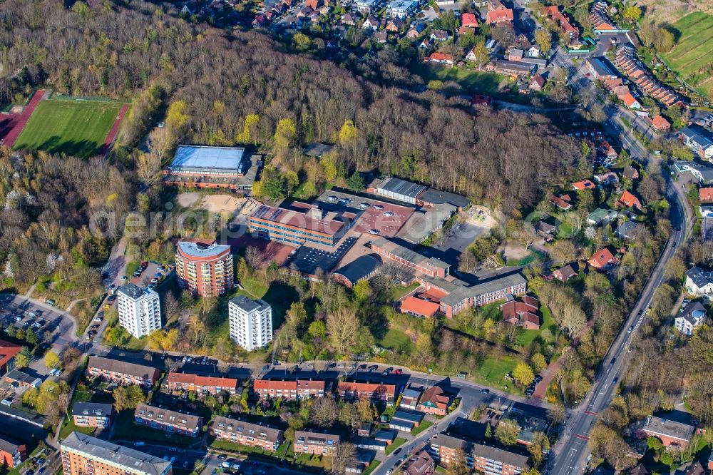 Stade from the bird's eye view: School building of the of IGS in the district Hohenwedel in Stade in the state Lower Saxony, Germany